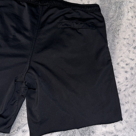 Men’s or Women’s Nike black athletic Shorts With Zipper Pockets on both sides! - Picture 8 of 10